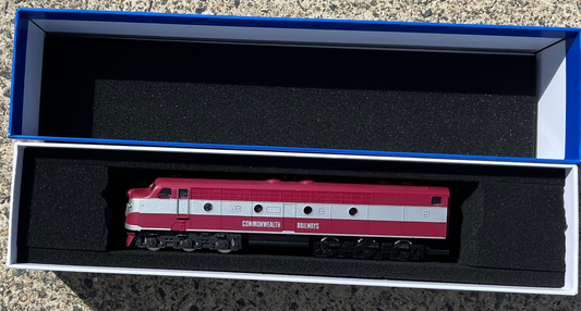 Single Model Train Box HO scale - Model on Side - Set of 10