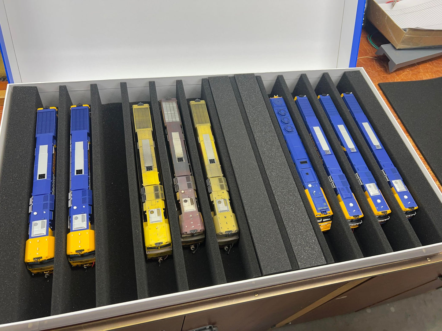 Model Train Box - HO - Vertical - Single