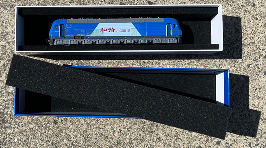 Single Model Train Box HO scale - Model on Side - Set of 10